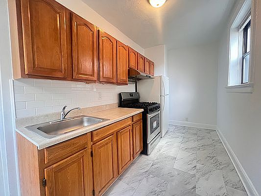 4th image of 61-41 Saunders St #215