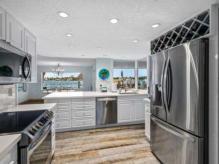 844 East Dr — Photo 8