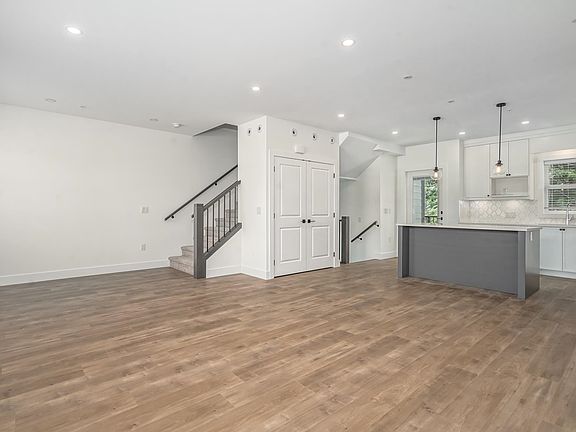 5th image of 32970 Tunbridge Ave #2