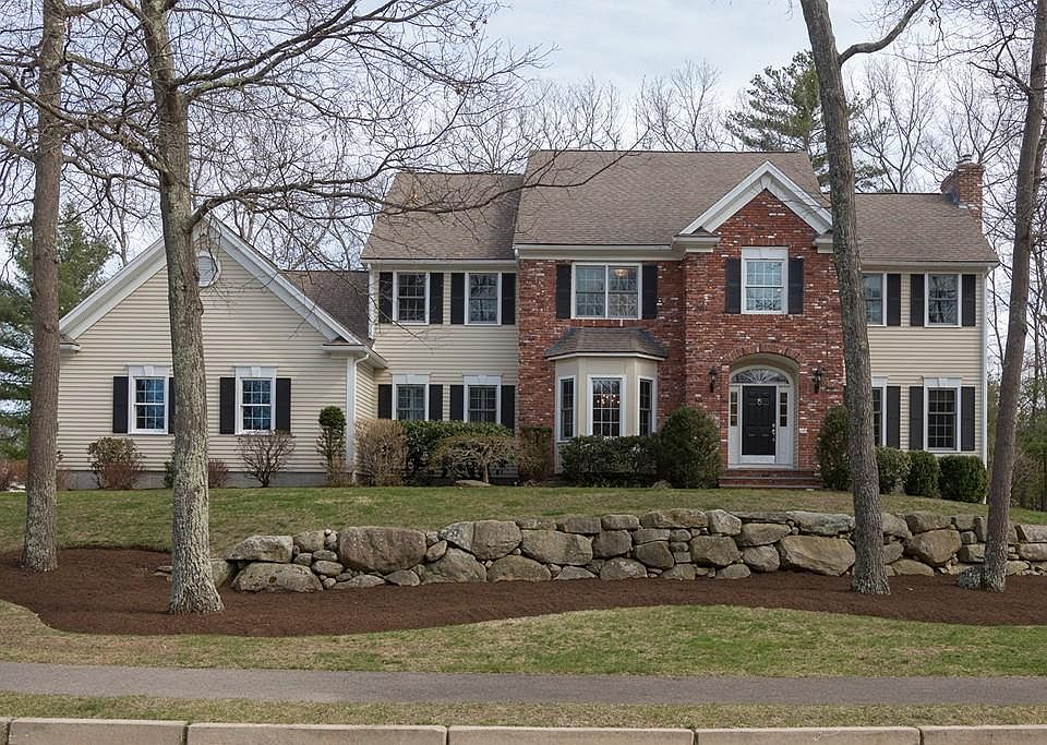 1st image of 8 Forest Park Dr