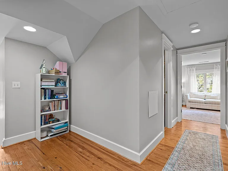 2050 Midland Rd — Photo 32