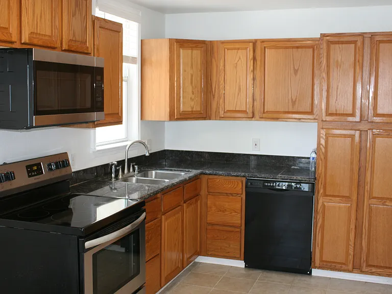 1460 Oxford Way — Photo 4