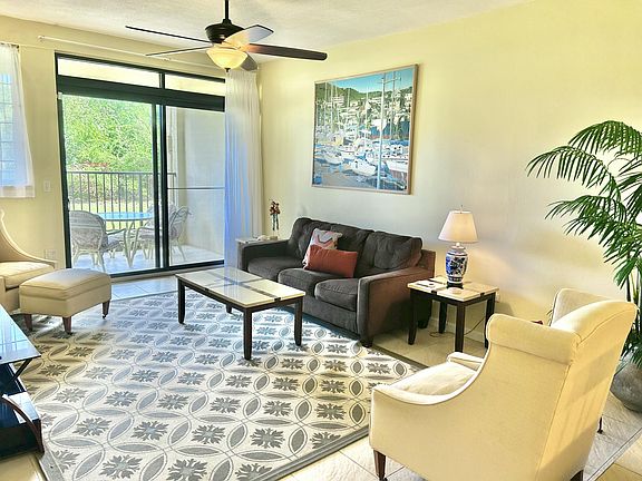 4th image of 102 E Pelican Cove