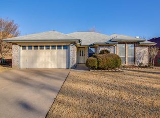 6041 Hillglen Dr, Watauga, TX 76148