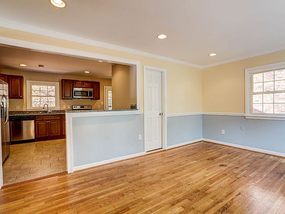 3rd image of 3818 Greenwood Dr