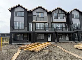 24 E Sundown Pl, Cochrane, AB T4C2T3