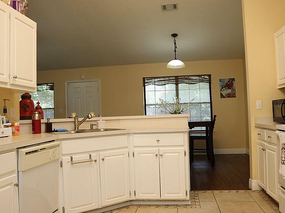 4th image of 1660 Beachside Dr