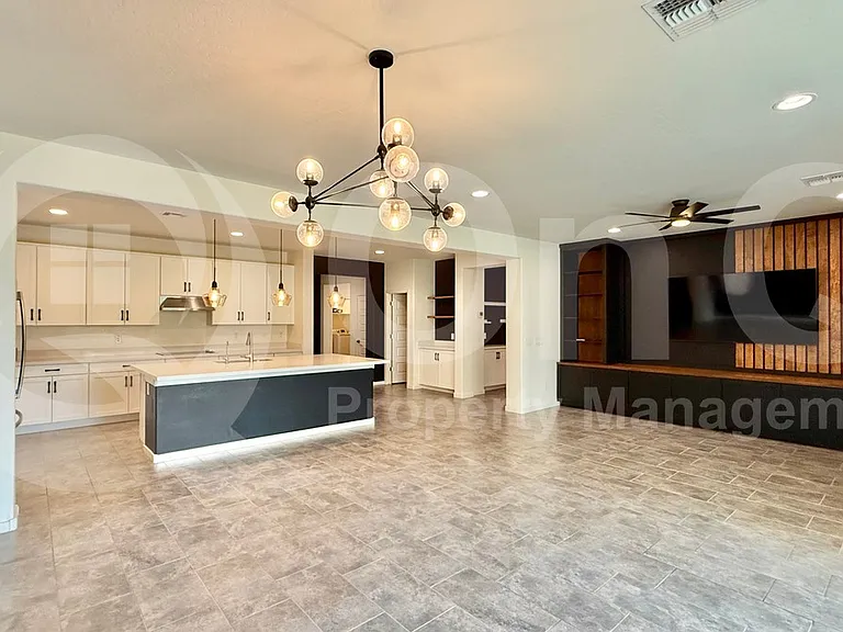 2906 E Russell St — Photo 6