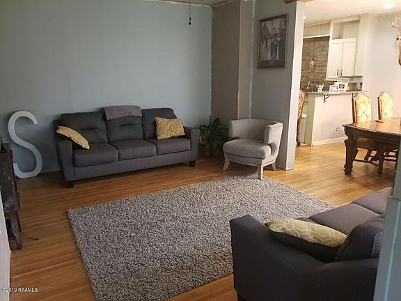 2nd image of 527 Davis St