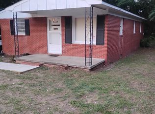 3103 Bolton St, Fayetteville, NC 28306