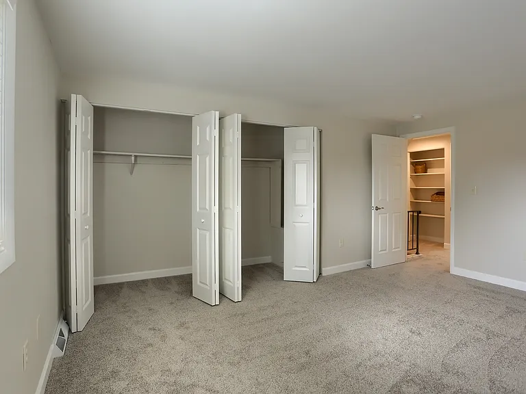 Briarcrest Gardens Apartments & Townhomes — Photo 9