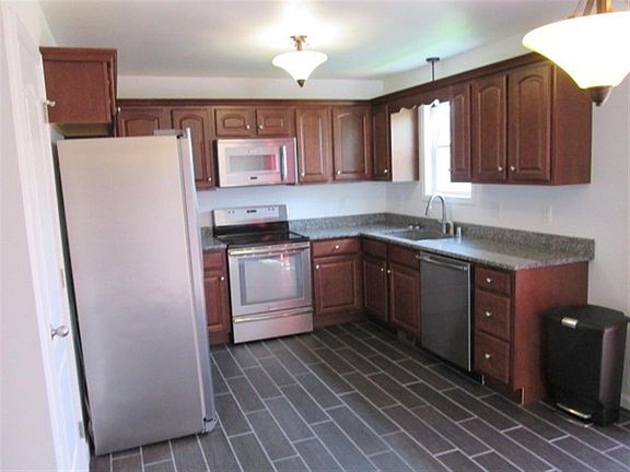 3rd image of 115 E Trowbridge St