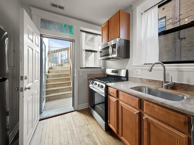 2211 W Winona St #1 — Photo 4