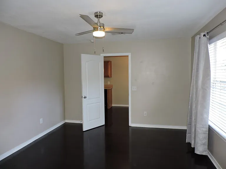 147 Creekview Dr — Photo 9