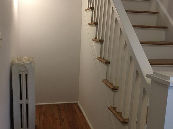 Entryway - lots of storage space