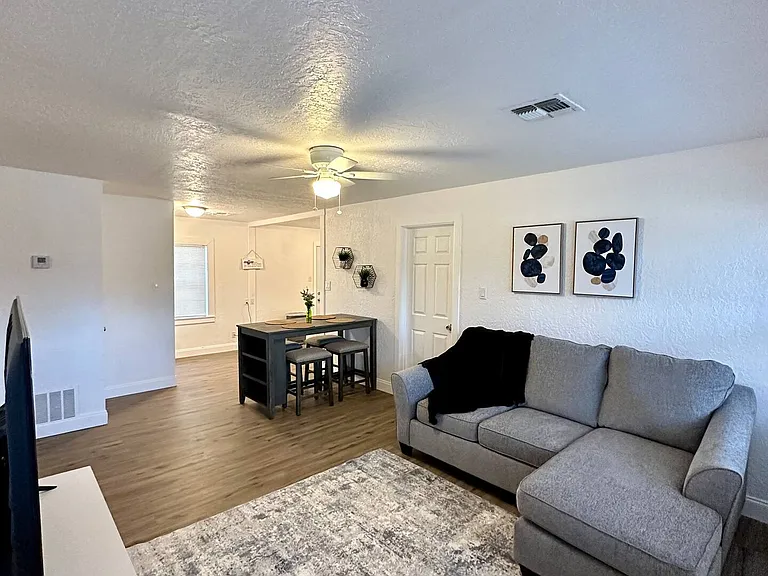 1212 NW Bessie Ave — Photo 7