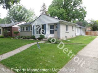 22833 Carolina St, Saint Clair Shores, MI 48080