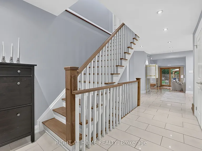 35 Brightbay Cres — Photo 5