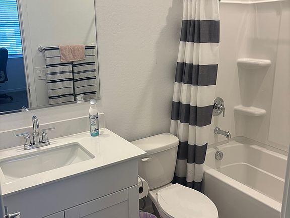 Bathroom 3 (Bedroom 4 en-suite)