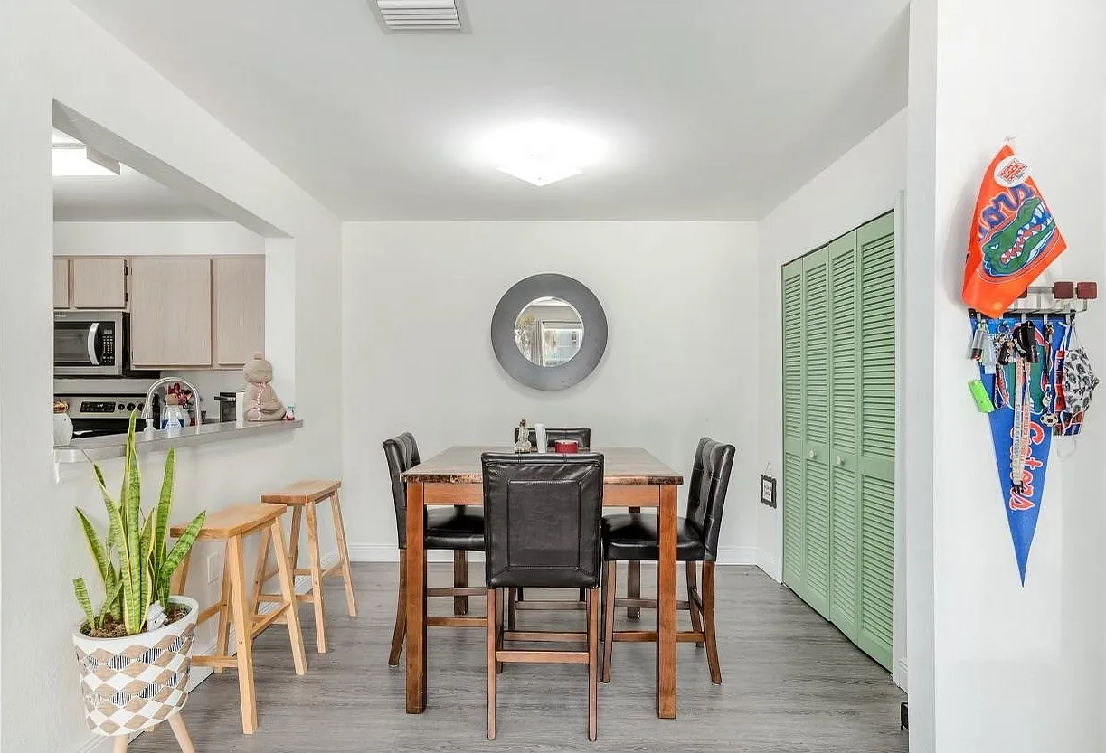 3705 SW 27th St — Photo 3