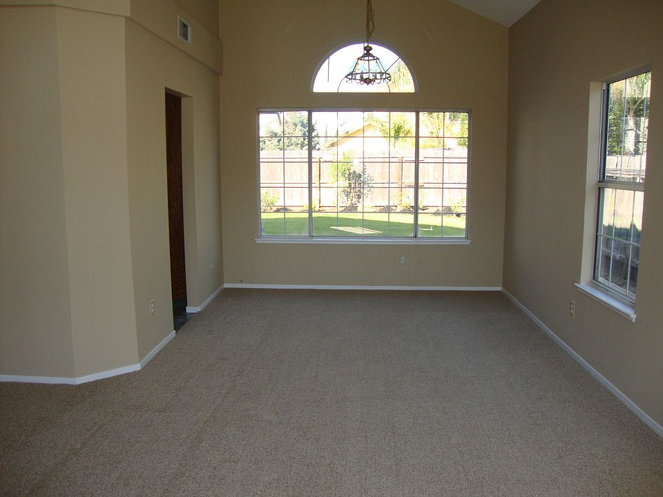 2nd image of 1233 Mohr Cir