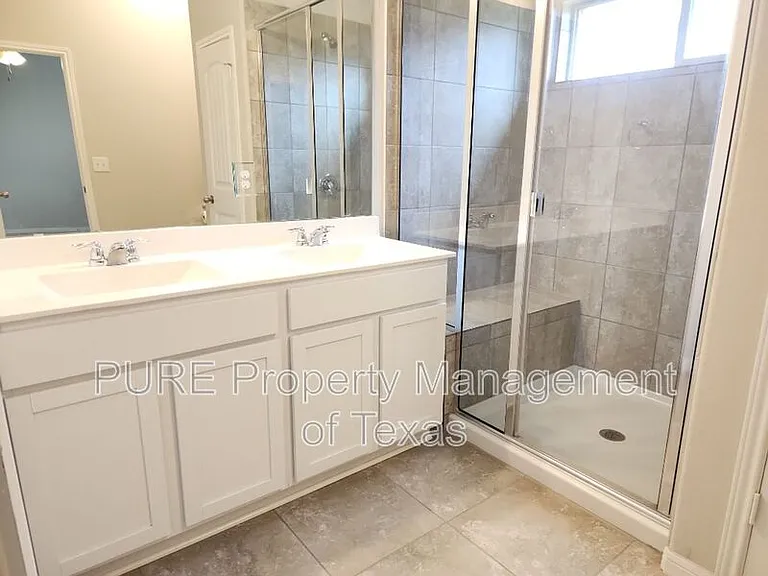 1019 Granbury Cv — Photo 10