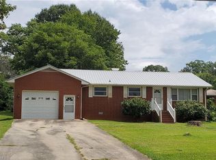 911 Uwharrie St, Asheboro, NC 27203