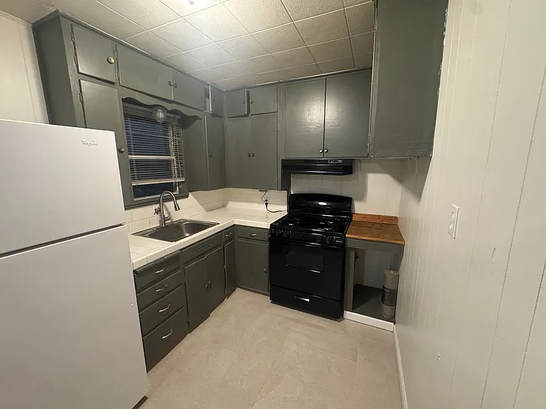 2811 W Avenue H — Photo 5