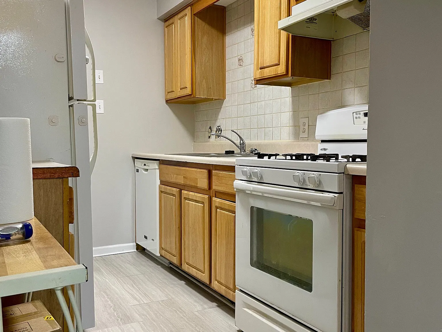 3 bed, 1.0 bath, 1000 sqft, $2,950 — Photo 2