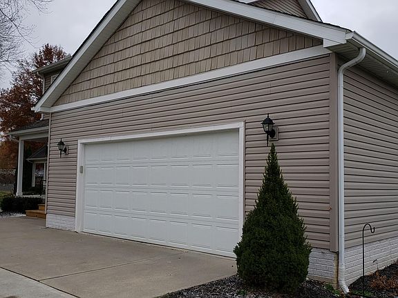 2nd image of 131 N Vernon Ave