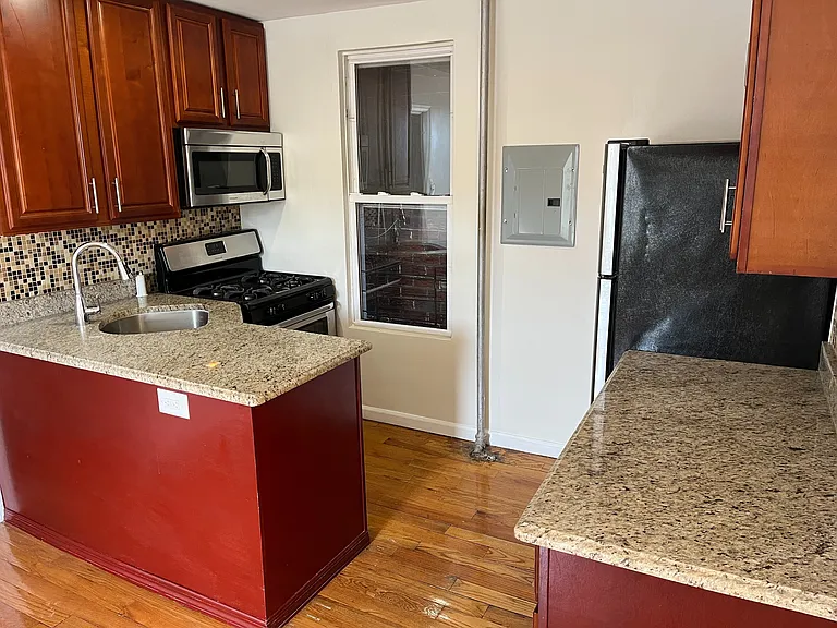 Bronxwood Ave — Photo 2