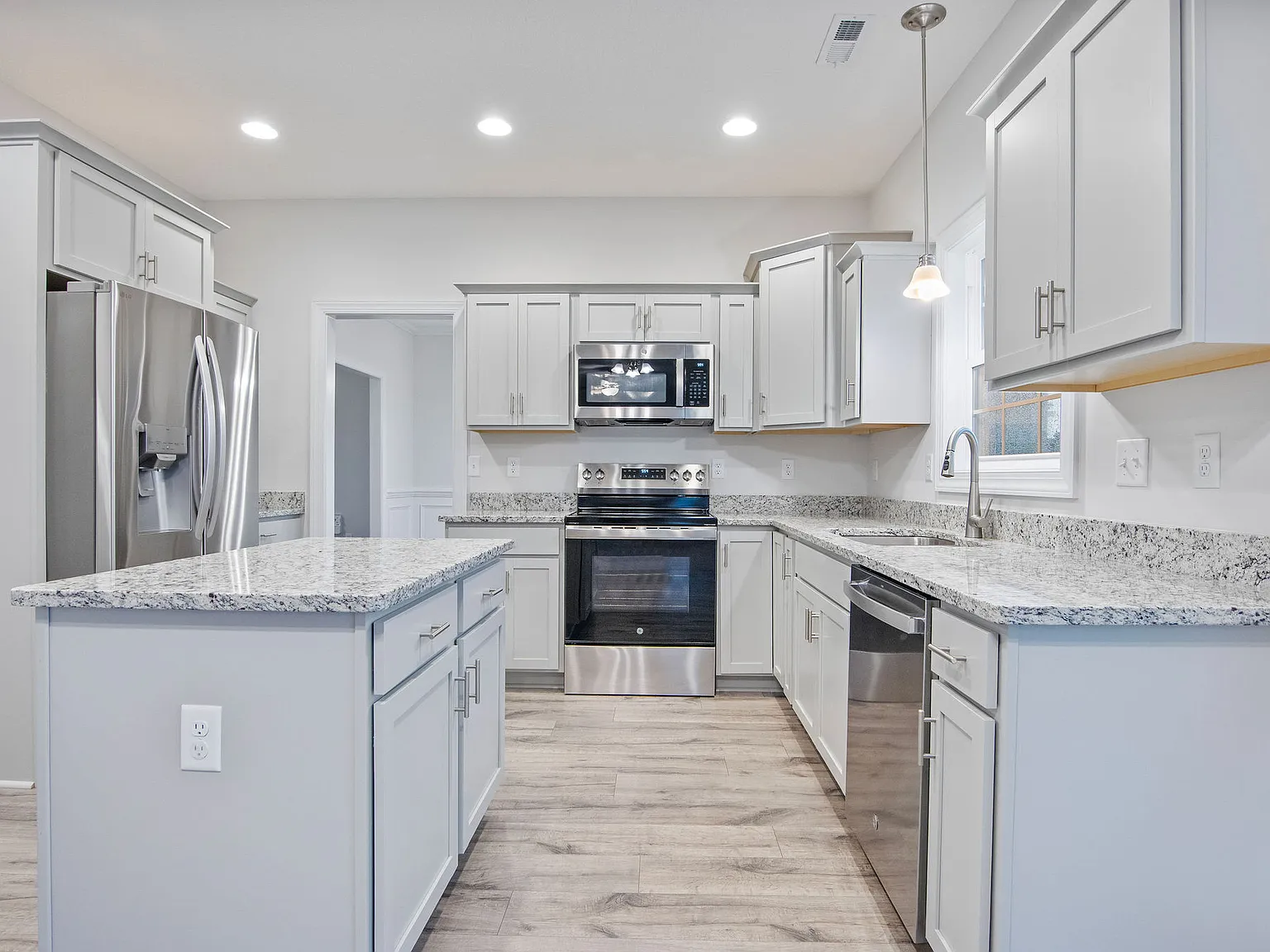 917 Uplands Ln — Photo 3
