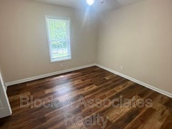 4th image of 724 Breeze Hill Rd