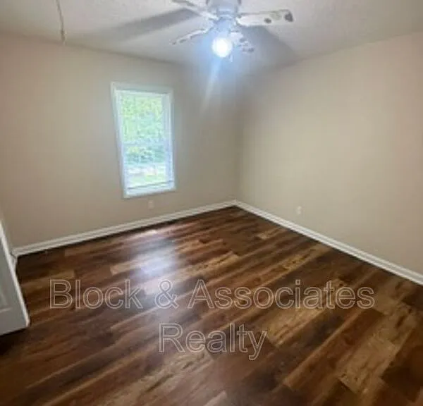 724 Breeze Hill Rd — Photo 4