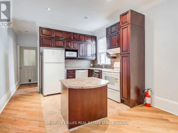 1098 Bathurst Street