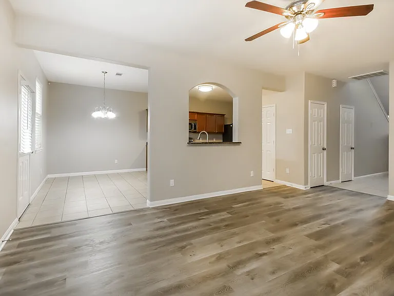 10296 Stone Gate Dr — Photo 5