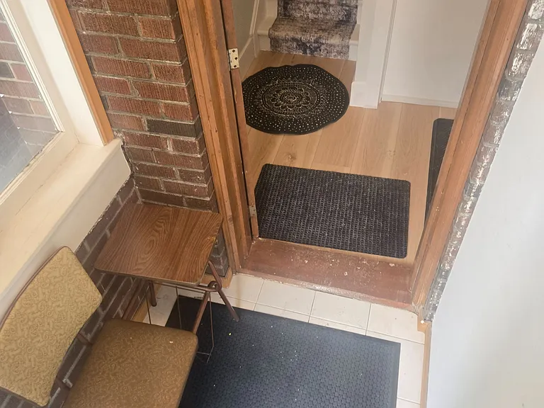 251 Silverthorn Ave #MAIN — Photo 7