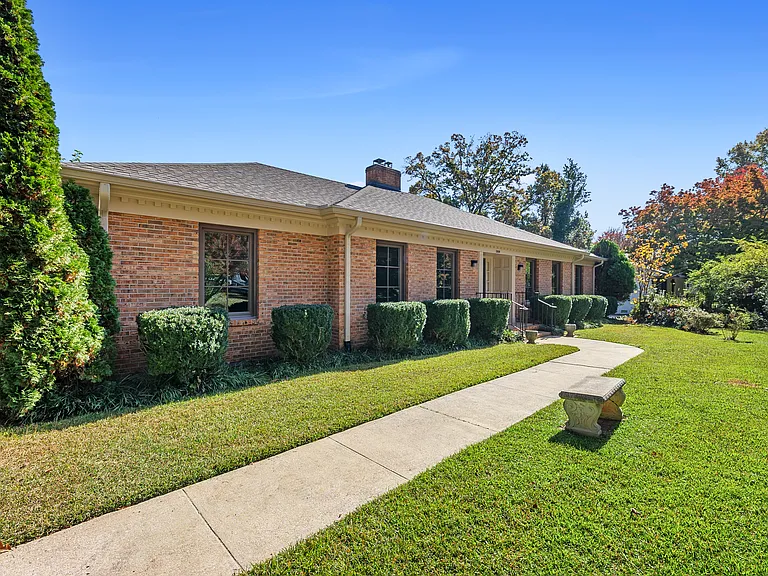 2808 Glen Burnie Dr — Photo 2