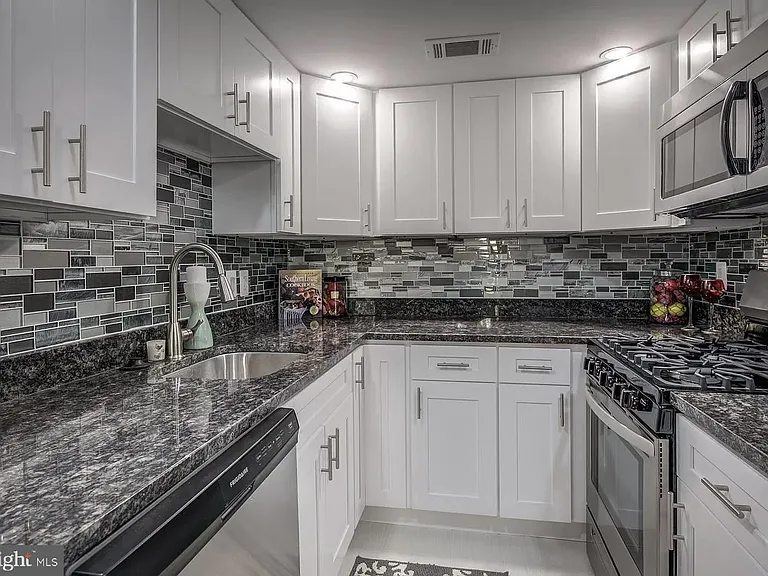 14822 Bryan Ct — Photo 4