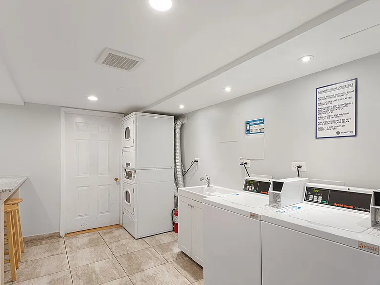 6012 N Kenmore Ave — Photo 15