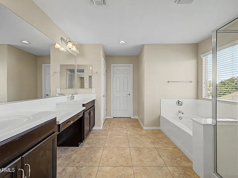2531 E Eleana Ln — Photo 22