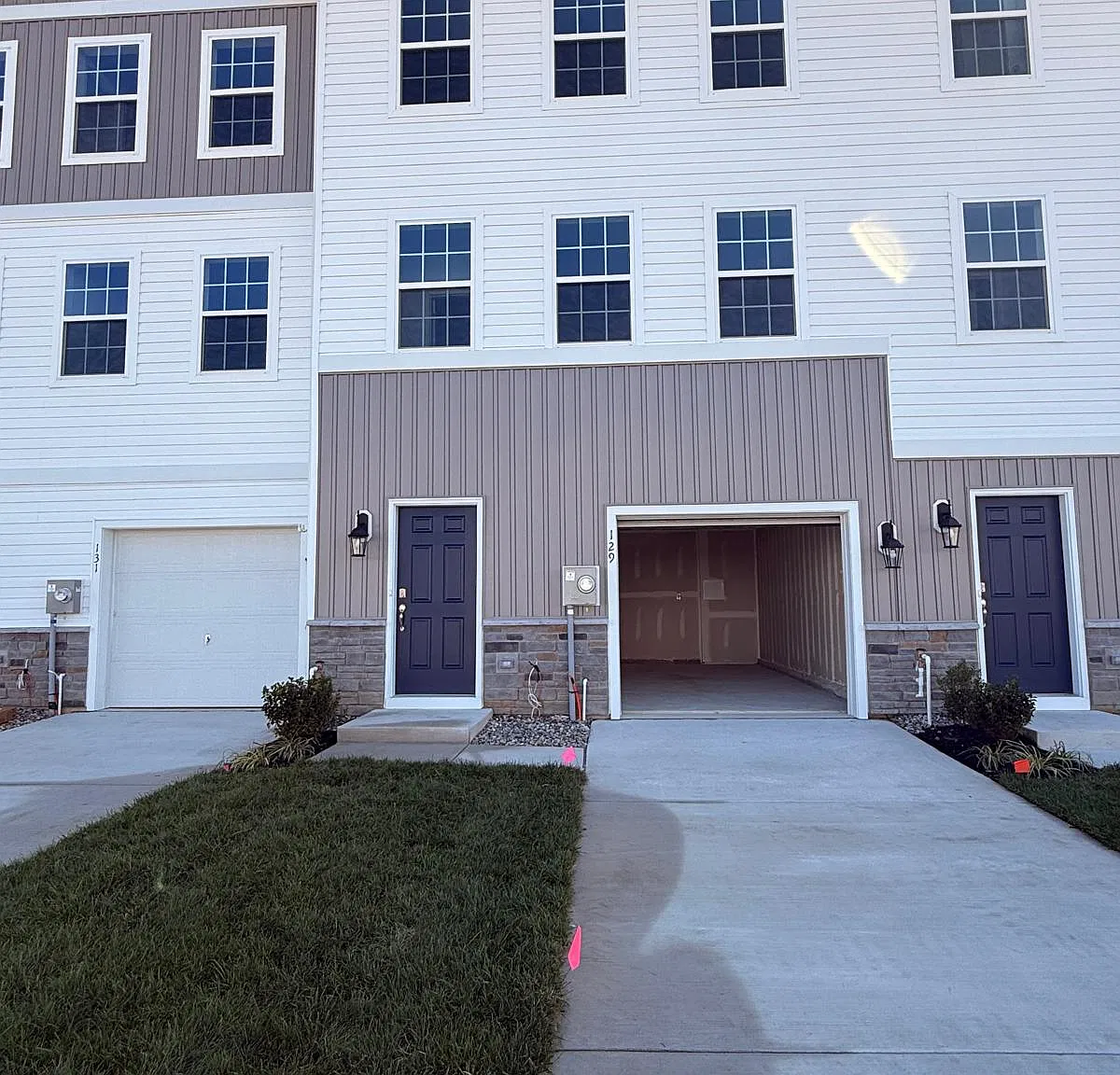 3 bed, 1962 sqft, $2,899 — Photo 1