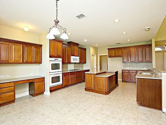 4th image of 1413 Canyon Creek Dr