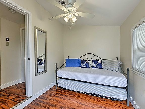 4th image of 236 Hiering Ave