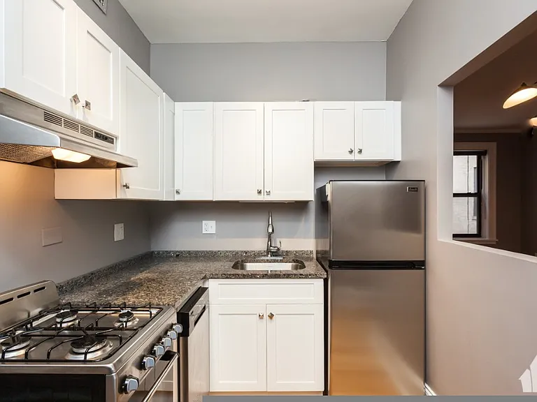 454 W Melrose St #2 — Photo 6