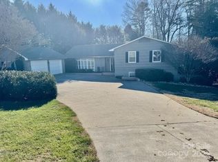 2035 2nd St NW, Hickory, NC 28601