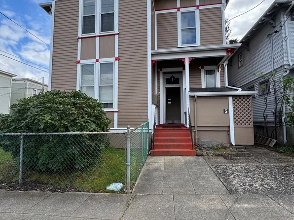 591 Commercial Street, 591 Commercial St APT 4, Astoria, OR 97103