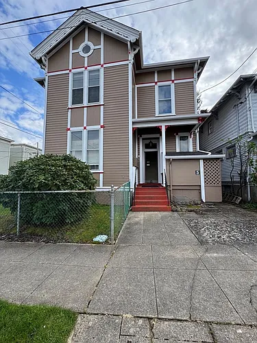 591 Commercial St Photo 1