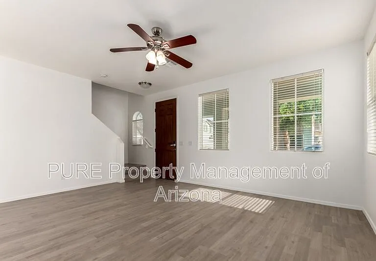 4044 E Oakland St — Photo 4