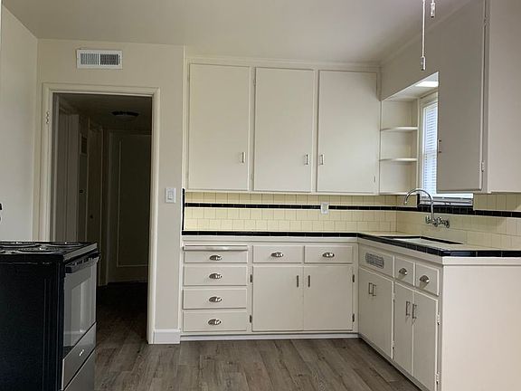 4th image of 431 E Essex St